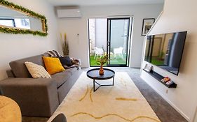 Glamorous 2 Bed Cbd Townhouse W/King Bed